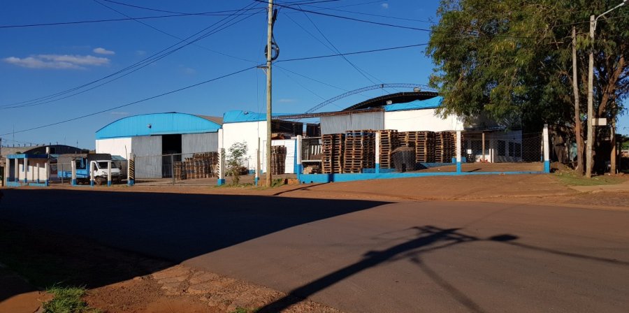 Depósito en Venta en Puerto Iguazú con 200 m2 cubiertos y 250 m2 totales - imagen 2