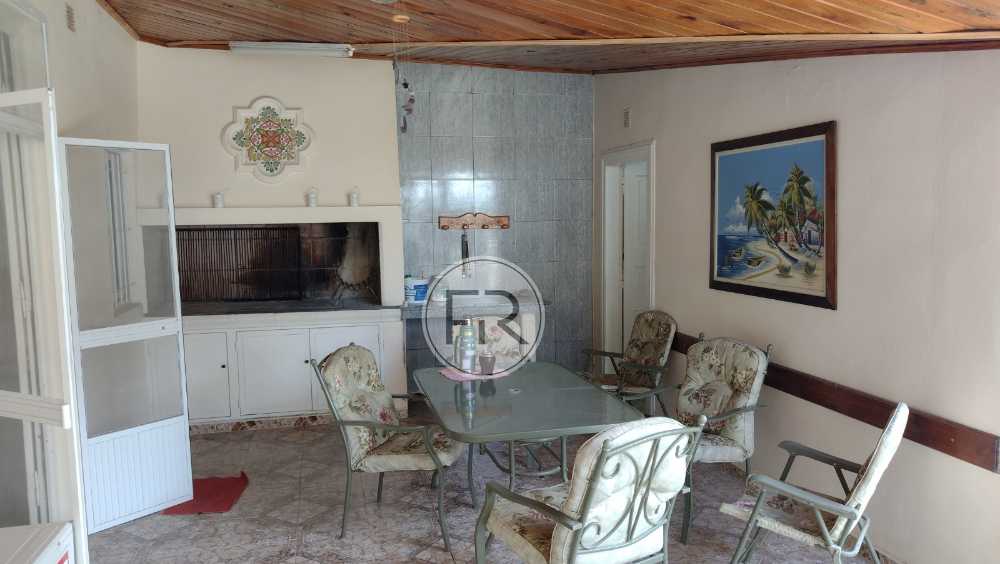 Se Vende Propiedad En Rio De Los Sauces - Excelente Ubicacin, Frente Al Balneario Principal. - Casa en Venta en Río Cuarto con 3 dorm., 200 m2 cubiertos y 385 m2 totales - imagen 2