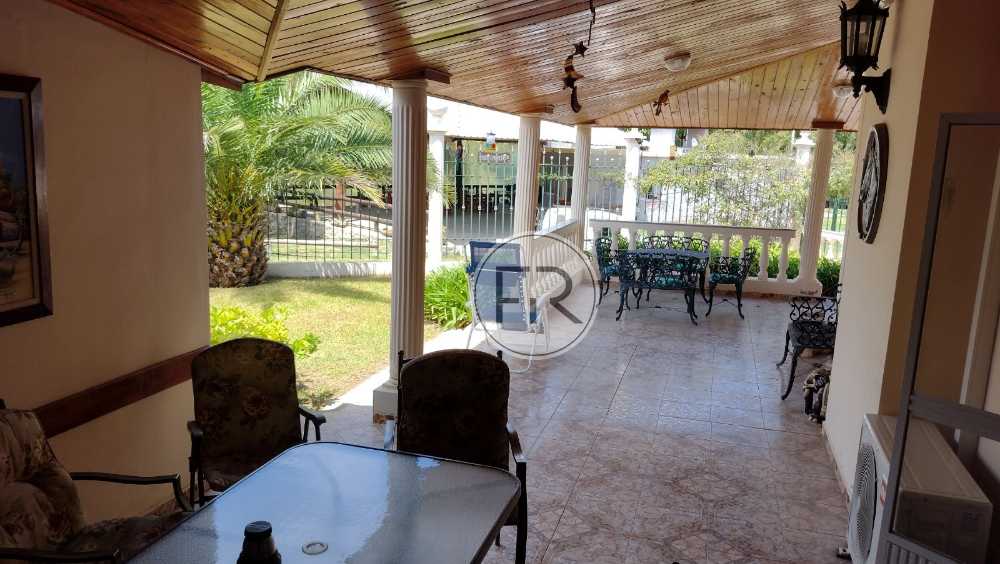 Se Vende Propiedad En Rio De Los Sauces - Excelente Ubicacin, Frente Al Balneario Principal. - Casa en Venta en Río Cuarto con 3 dorm., 200 m2 cubiertos y 385 m2 totales - imagen 3