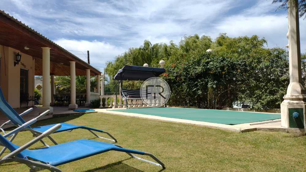 Se Vende Propiedad En Rio De Los Sauces - Excelente Ubicacin, Frente Al Balneario Principal. - Casa en Venta en Río Cuarto con 3 dorm., 200 m2 cubiertos y 385 m2 totales - imagen 4