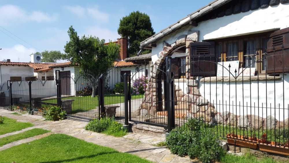 Excelente Casa en Mar del Plata en Temporario · dueño directo · 3 dorm · 2 cocheras · 280 m² de lote - Imagen 1
