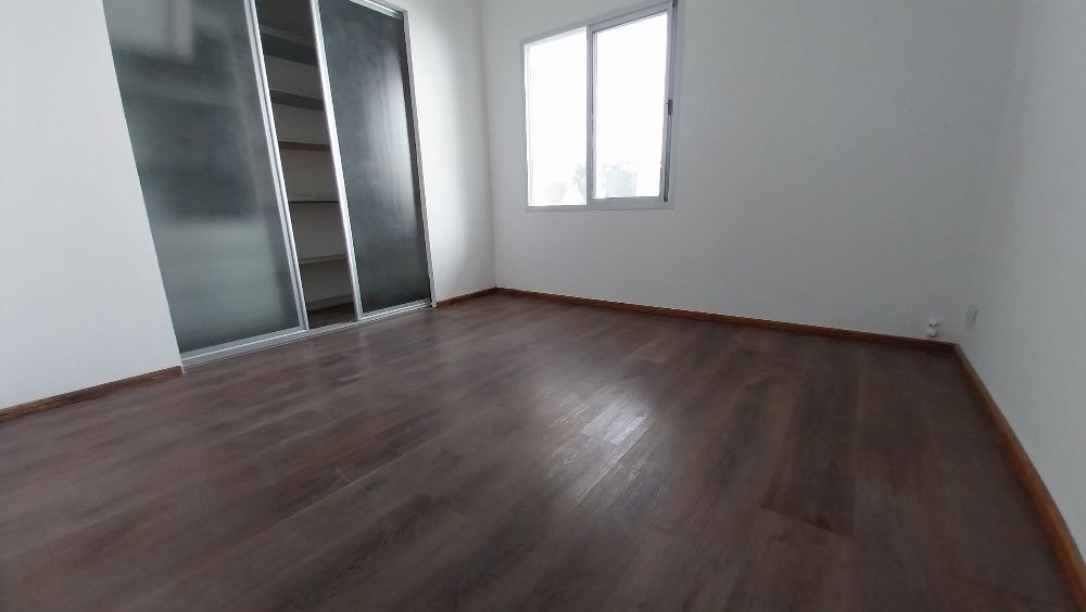 Casa De Pasillo! Impecable! Luminosa! Rioja 2500 - Casa en Venta en Rosario con 3 dorm., 6 amb., 140 m2 cubiertos y 170 m2 totales - imagen 9