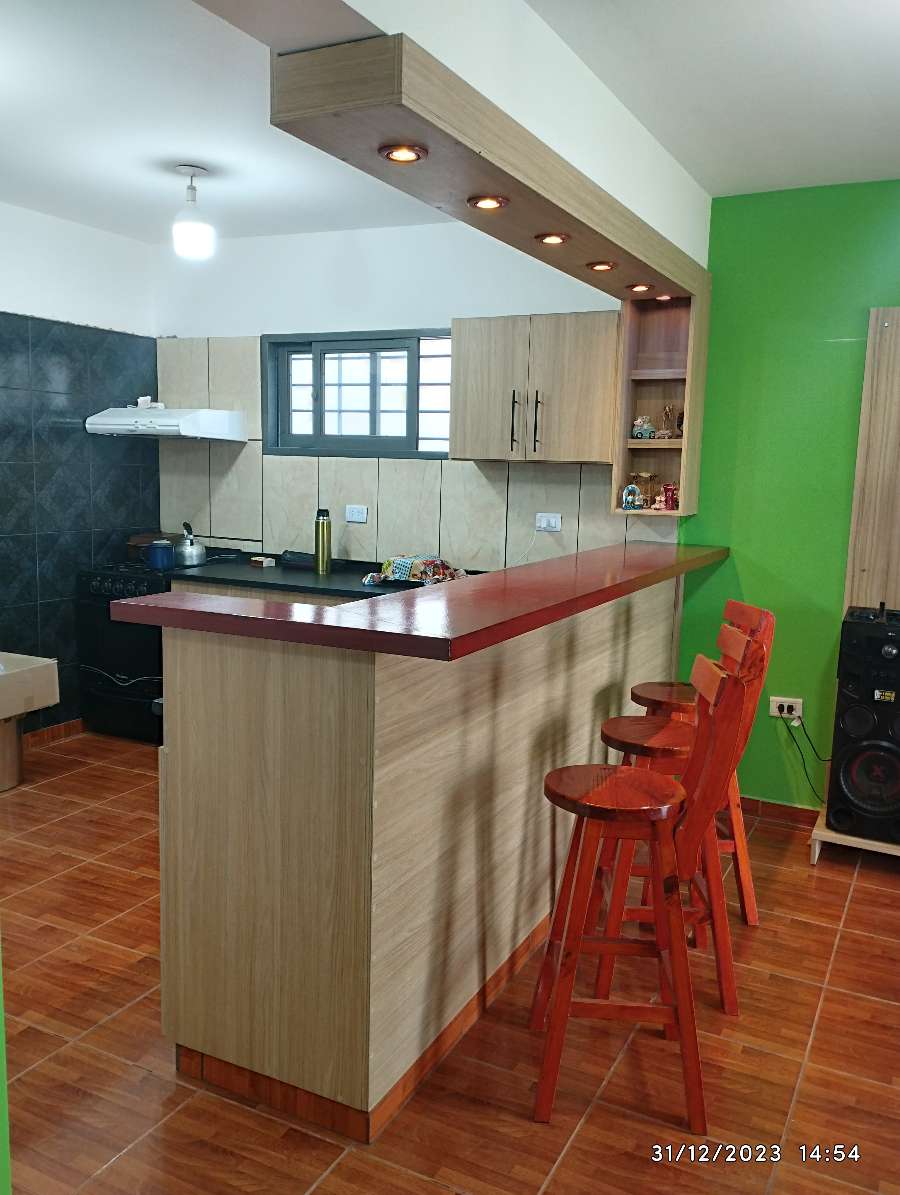 Vendo Hermosa Casa - Casa en Venta en Córdoba con 3 dorm., 6 amb., 199 m2 cubiertos y 250 m2 totales - imagen 2