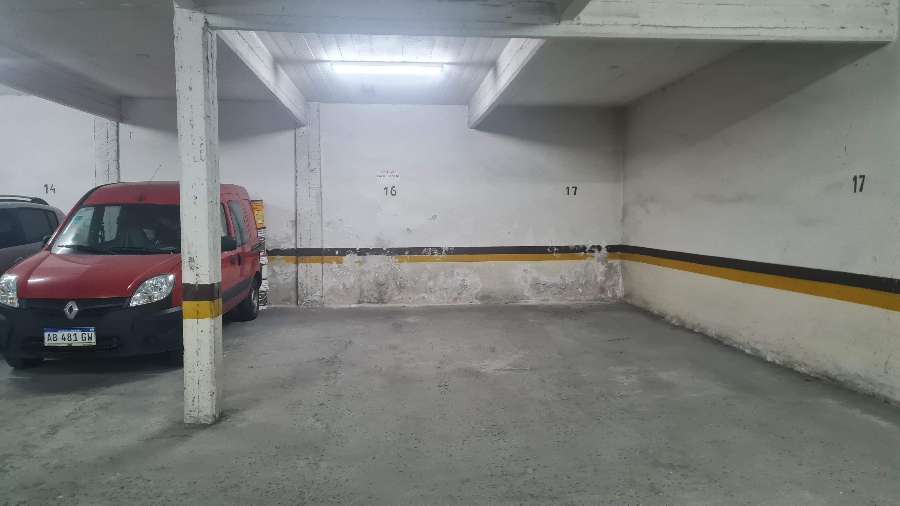 VENTA COCHERA FIJA MACROCENTRO - Imagen 1