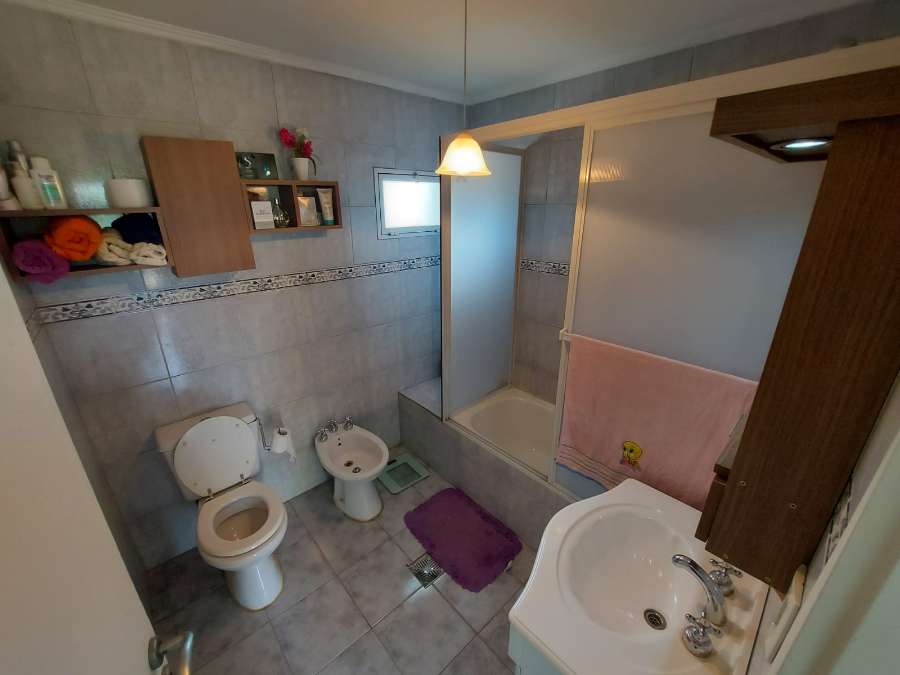 Casa en Venta en Plottier, · dueño directo · 2 dorm · 6 ambientes · 100 m² de lote - Imagen 1