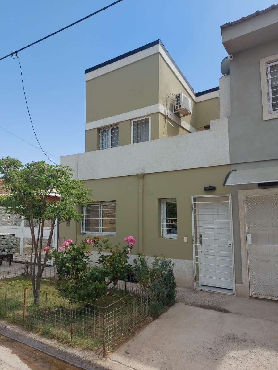 Propiedad De Dos Plantas, Con Escritura, Ubicada En Barrio Norte De La Ciudad De Plottier. - Casa en Venta en Plottier con 2 dorm., 6 amb., 92 m2 cubiertos y 100 m2 totales - imagen 7
