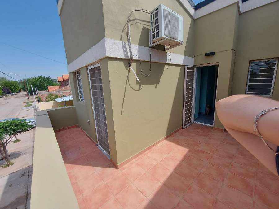 Propiedad De Dos Plantas, Con Escritura, Ubicada En Barrio Norte De La Ciudad De Plottier. - Casa en Venta en Plottier con 2 dorm., 6 amb., 92 m2 cubiertos y 100 m2 totales - imagen 8