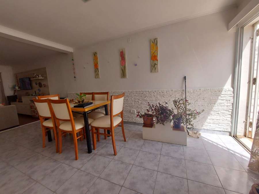 Propiedad De Dos Plantas, Con Escritura, Ubicada En Barrio Norte De La Ciudad De Plottier. - Casa en Venta en Plottier con 2 dorm., 6 amb., 92 m2 cubiertos y 100 m2 totales - imagen 13