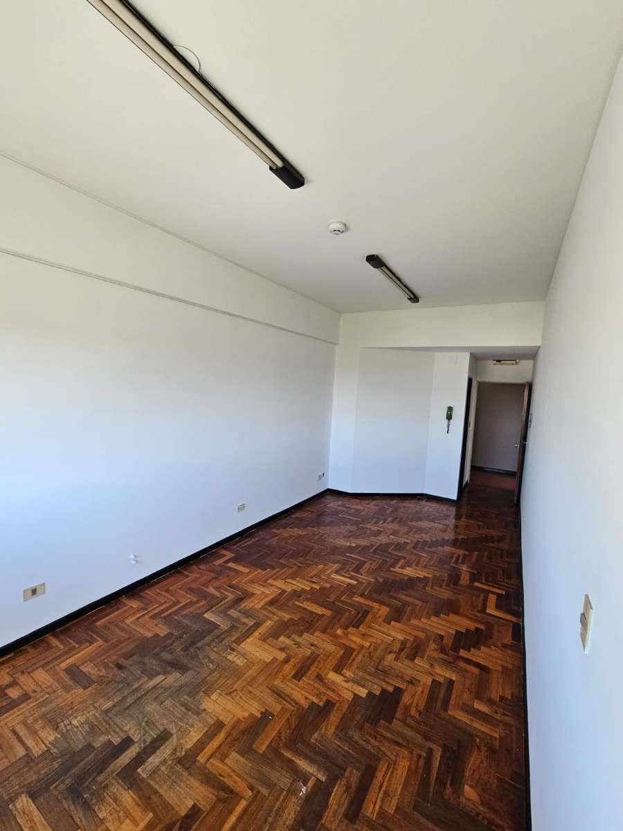 Vendo Oficina en pleno centro de Ciudad Mendoza - Imagen 3