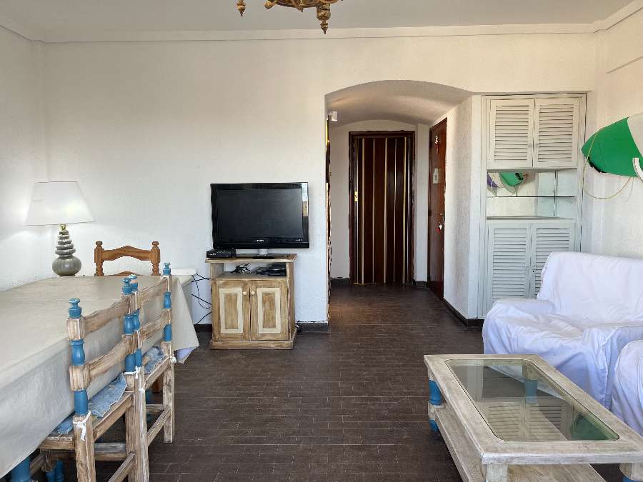 VENTA Departamento de 4 ambientes con cochera, semipiso a 70 metros de la playa Villa Gesell. - Imagen 4