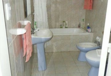 Casa en Venta en Córdoba con 4 o más dorm y 2 cocheras - Imagen 5