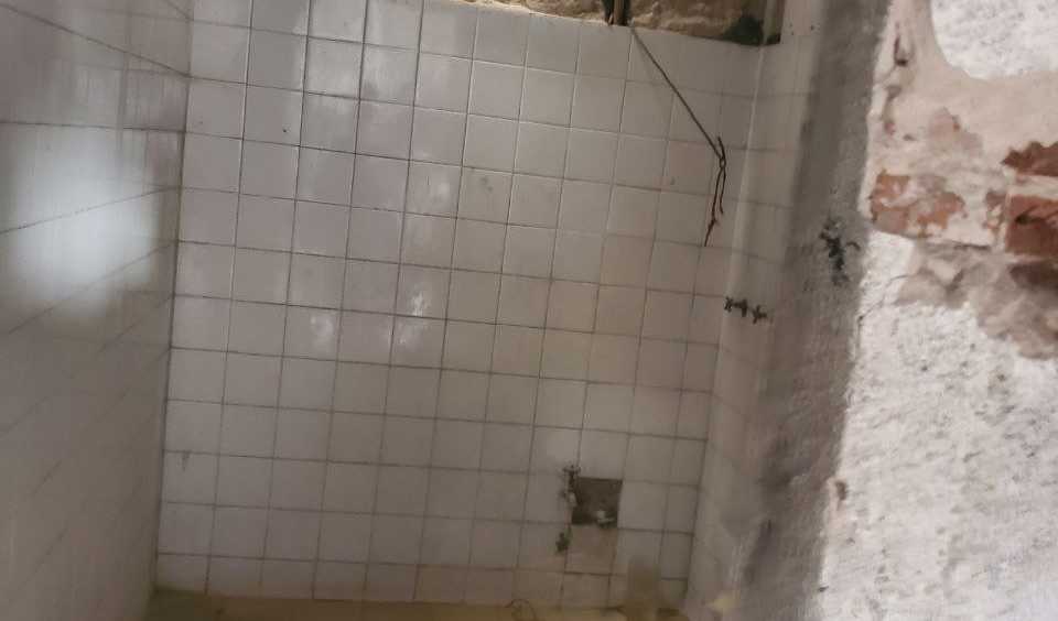 Depósito único en Lanus en Venta · dueño directo · 5 cocheras · 383 m² de lote - Imagen 4