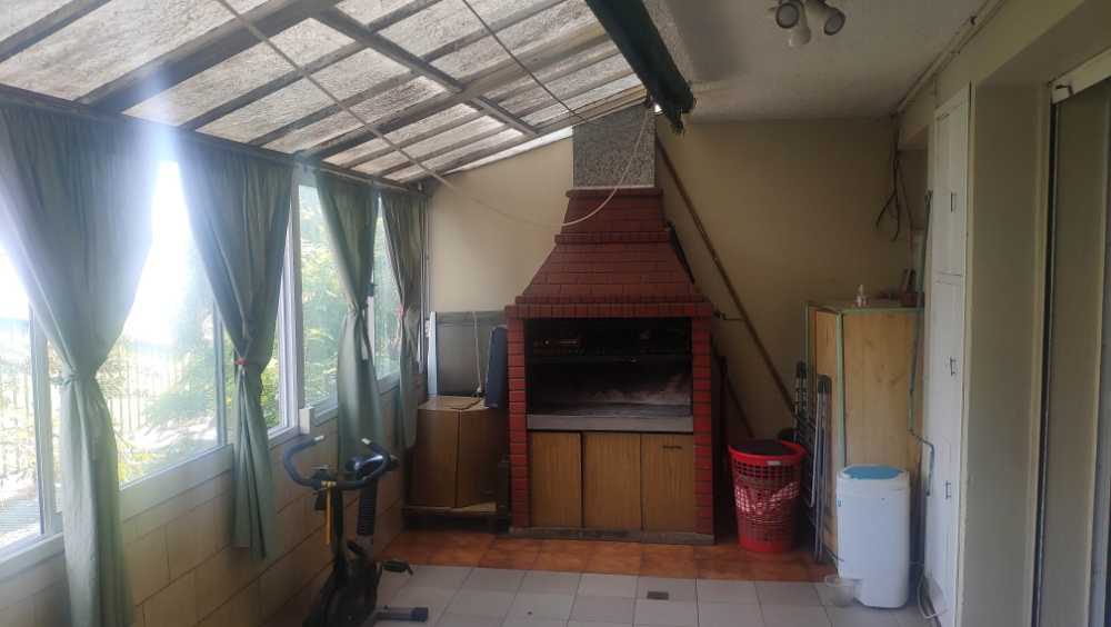 Departamento con balcón aterrazado y parrilla - Imagen 1