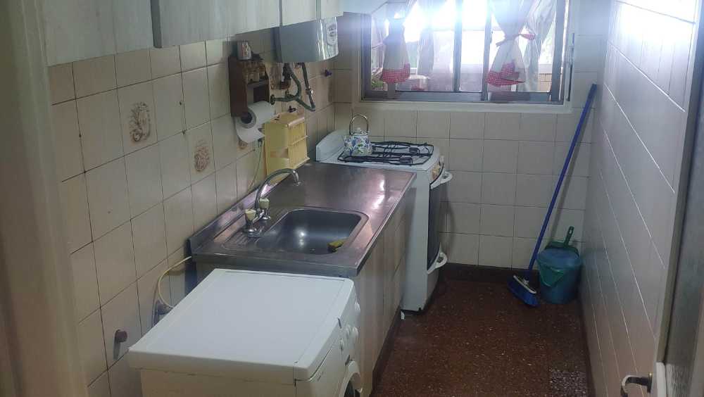 Departamento con balcón aterrazado y parrilla - Imagen 3