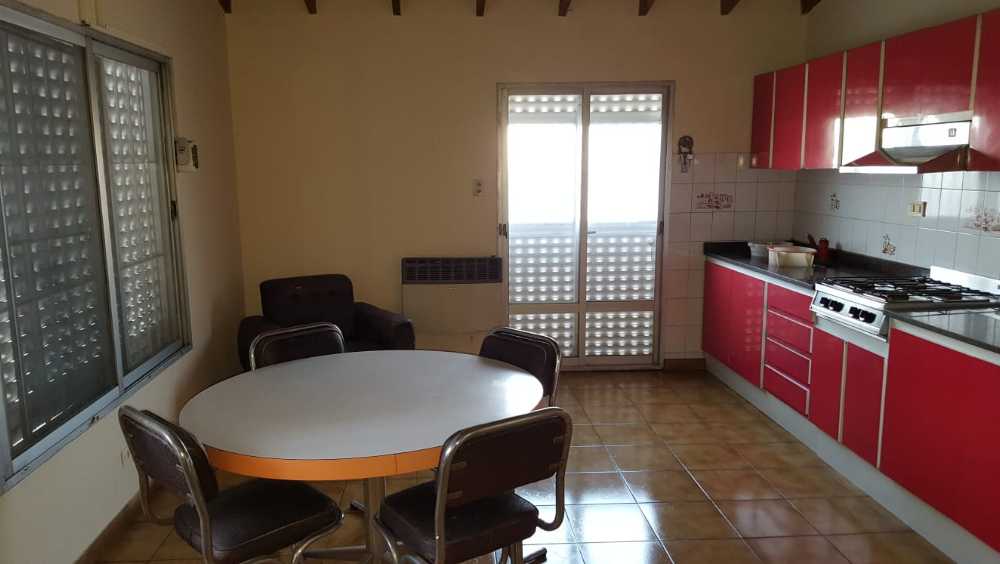 Galpn Con Casa En 1 Piso Y Depto. Independiente - Casa en Venta en Tablada con 4 dorm., 6 amb., 256 m2 cubiertos y 134 m2 totales - imagen 3