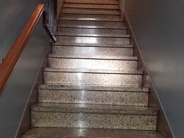 Galpn Con Casa En 1 Piso Y Depto. Independiente - Casa en Venta en Tablada con 4 dorm., 6 amb., 256 m2 cubiertos y 134 m2 totales - imagen 2