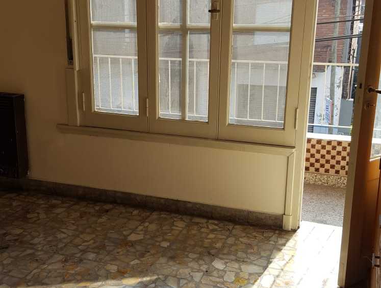 Galpn Con Casa En 1 Piso Y Depto. Independiente - Casa en Venta en Tablada con 4 dorm., 6 amb., 256 m2 cubiertos y 134 m2 totales - imagen 8