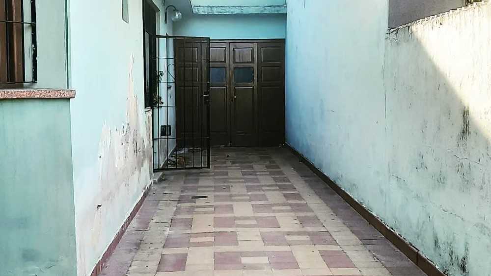 En Venta Casa Excelente Ubicacin - Casa en Venta en Río Cuarto con 3 dorm., 5 amb., 198 m2 cubiertos y 400 m2 totales - imagen 2