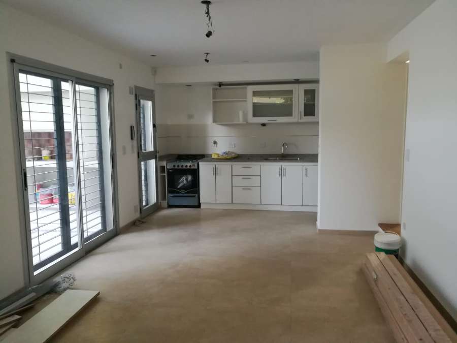 Particular Vende Casa En La Plata - Casa en Venta en La Plata con 2 dorm., 3 amb., 82 m2 cubiertos y 77 m2 totales - imagen 2