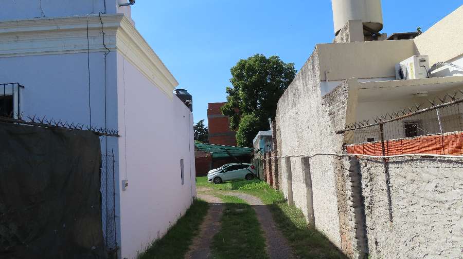 Terreno En Venta Con Mejoras. Ideal Constructor - Terreno en Venta en Villa Luzuriaga con 710 m2 de terreno - imagen 2