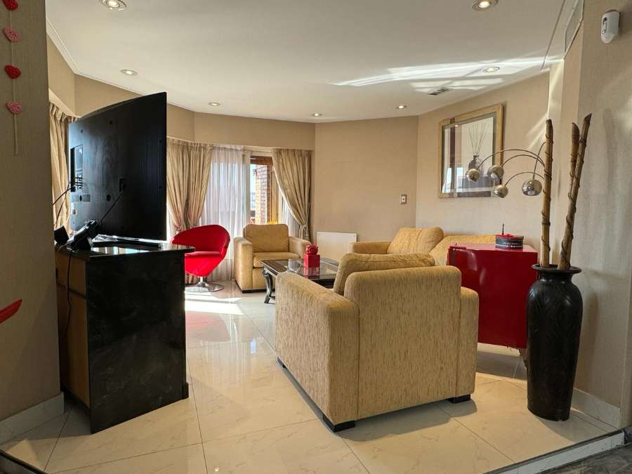 Oportunidad: Galpón en Venta en Ramos Mejia · dueño directo · 3 dorm · 2 cocheras · 220 m² de lote - Imagen 2