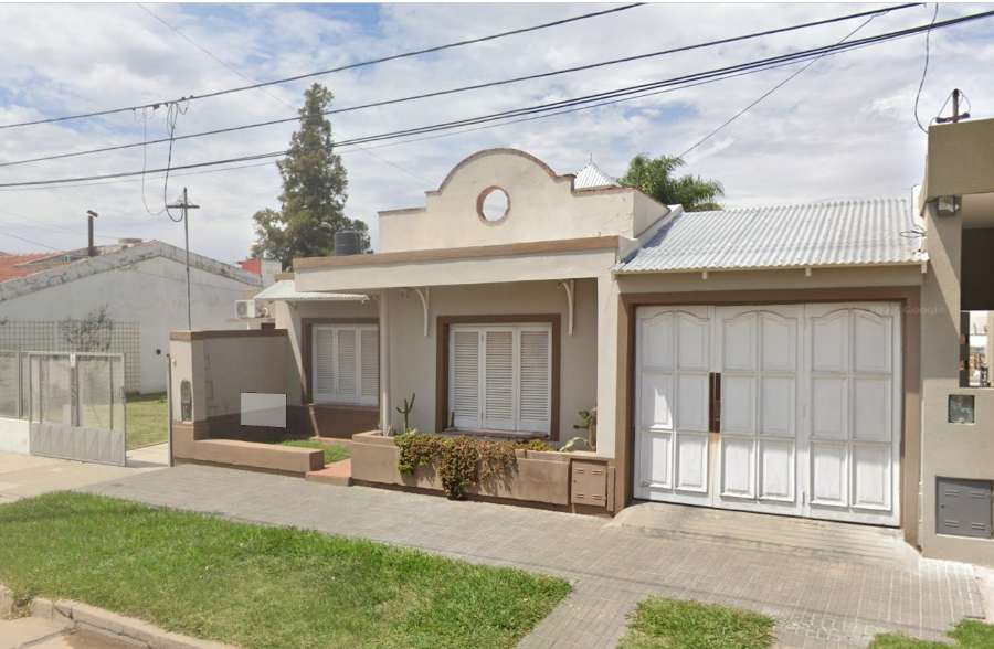Venta- Casa 3 Habitaciones Y Pileta- Barrio Ate - Casa en Venta en Río Cuarto con 3 dorm., 234 m2 cubiertos y 618 m2 totales - imagen 1