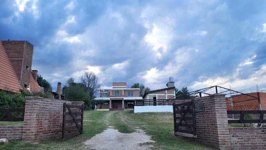Comprar Terreno en Bialet Masse · 1,24 m² de lote · dueño directo · 4 o más dorm · cochera - Imagen 1