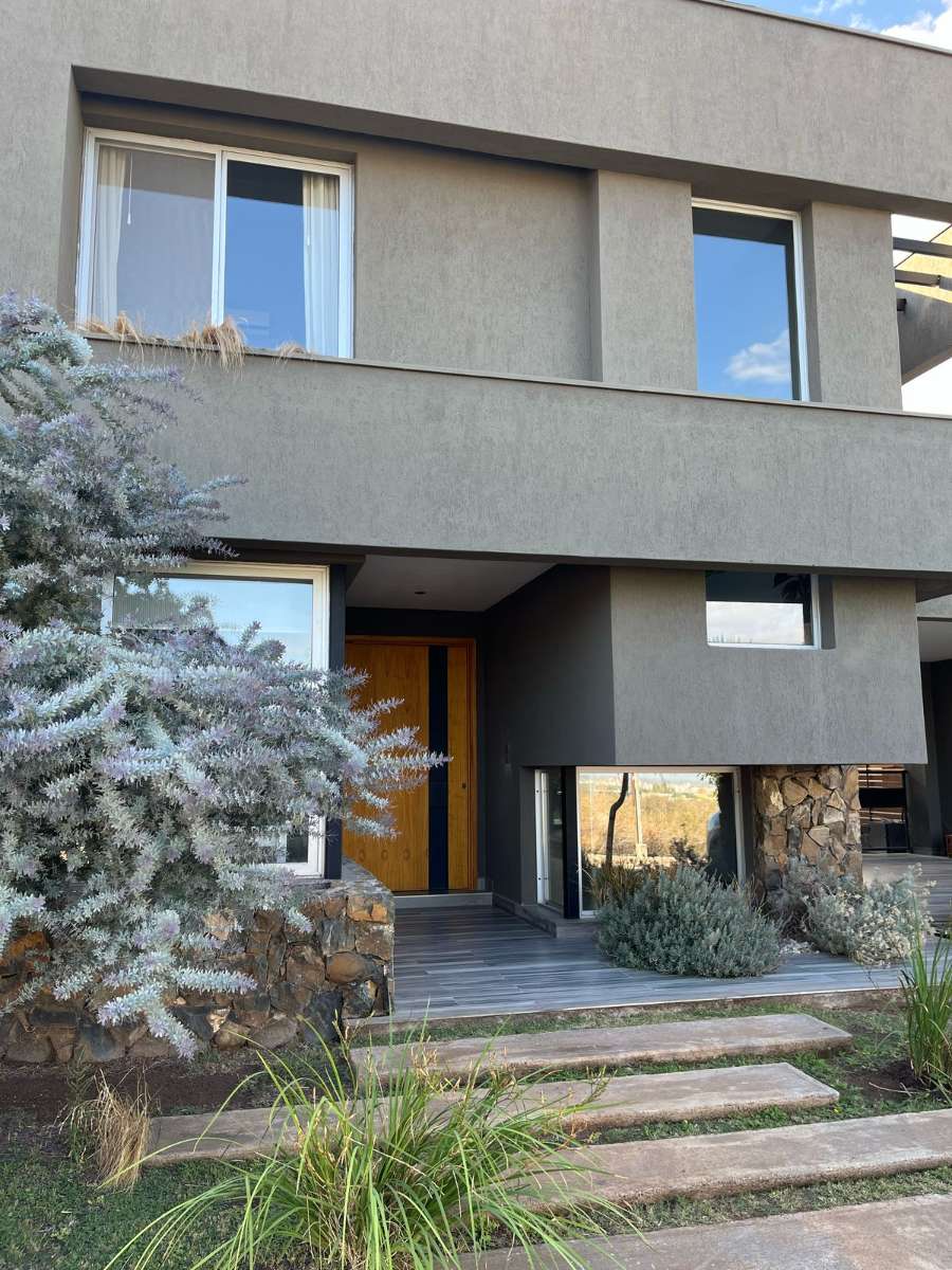 Casa en El Challao: en Venta · barrio privado · dueño directo · 3 dorm · 2 cocheras - Imagen 1