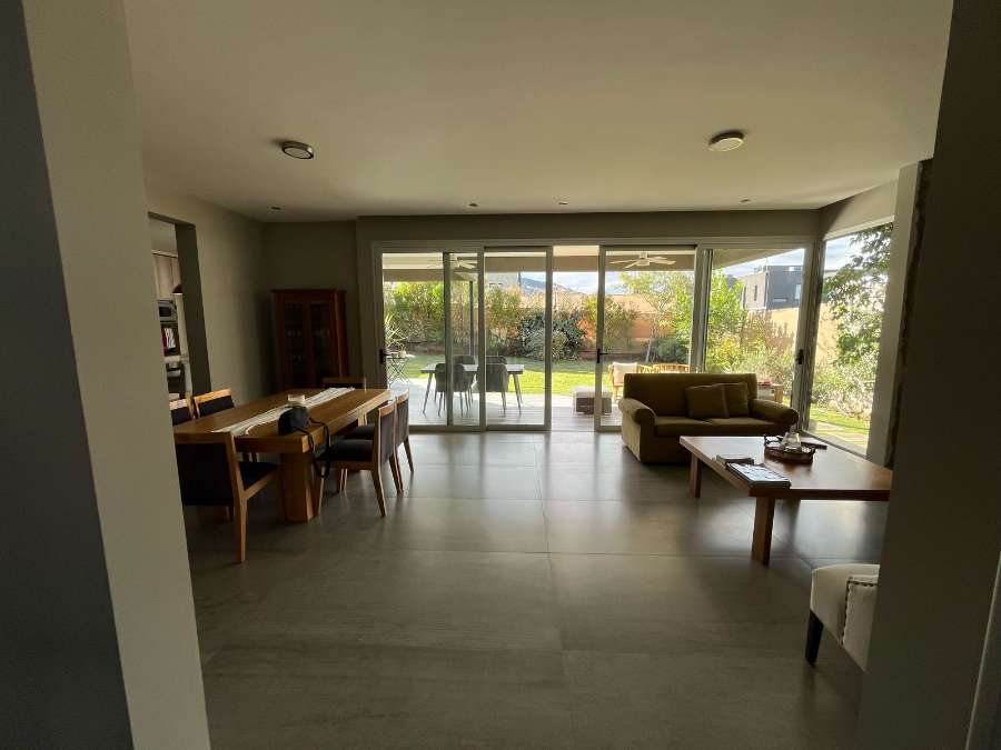 Dueo Vende Casa En El Barrio La Bastilla - Casa en Venta en El Challao con 3 dorm., 6 amb., 294 m2 cubiertos y 425 m2 totales - imagen 7