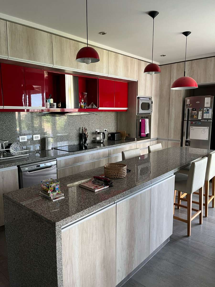 Dueo Vende Casa En El Barrio La Bastilla - Casa en Venta en El Challao con 3 dorm., 6 amb., 294 m2 cubiertos y 425 m2 totales - imagen 8