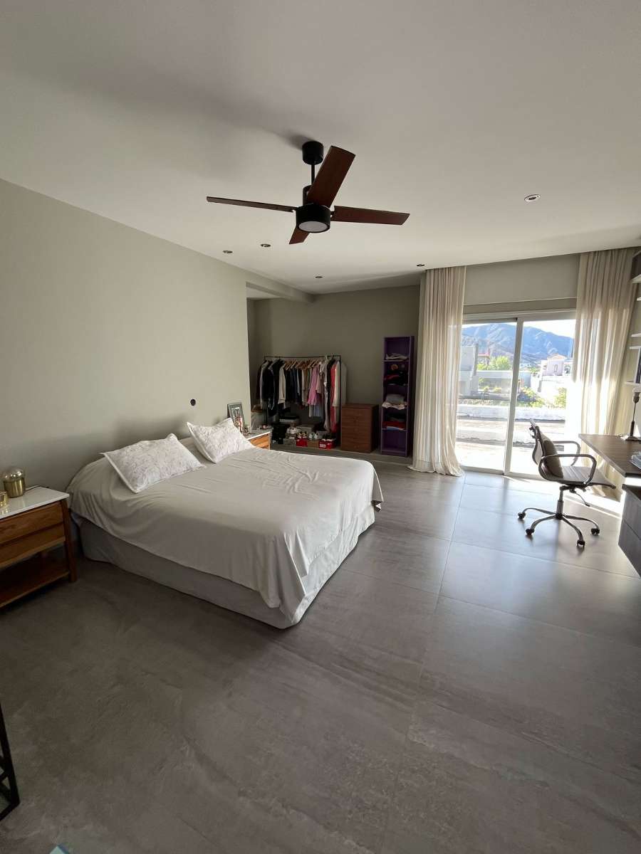 Dueo Vende Casa En El Barrio La Bastilla - Casa en Venta en El Challao con 3 dorm., 6 amb., 294 m2 cubiertos y 425 m2 totales - imagen 11