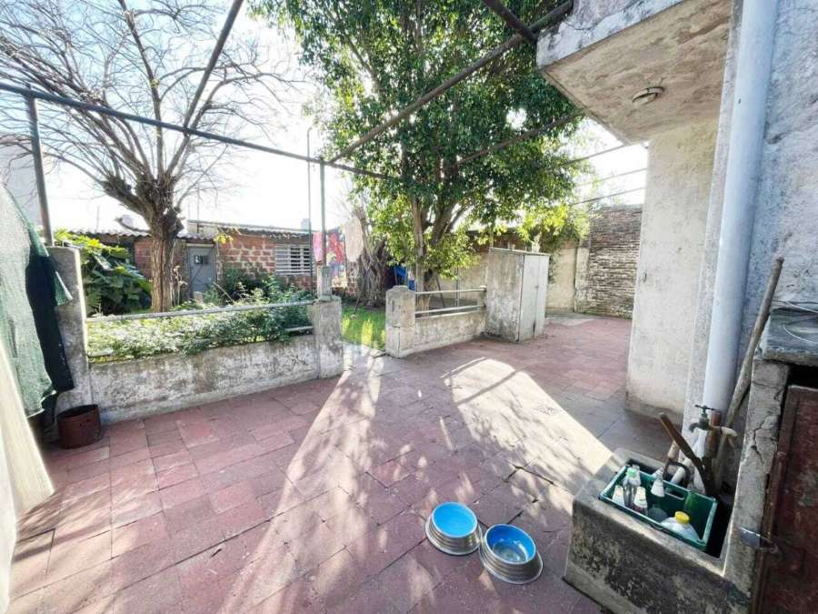 Venta De Casa 3 Ambientes Con Patio Y Cochera En Lomas De Zamora - Casa en Venta en Lomas de Zamora con 2 dorm., 3 amb., 80 m2 cubiertos y 330 m2 totales - imagen 4