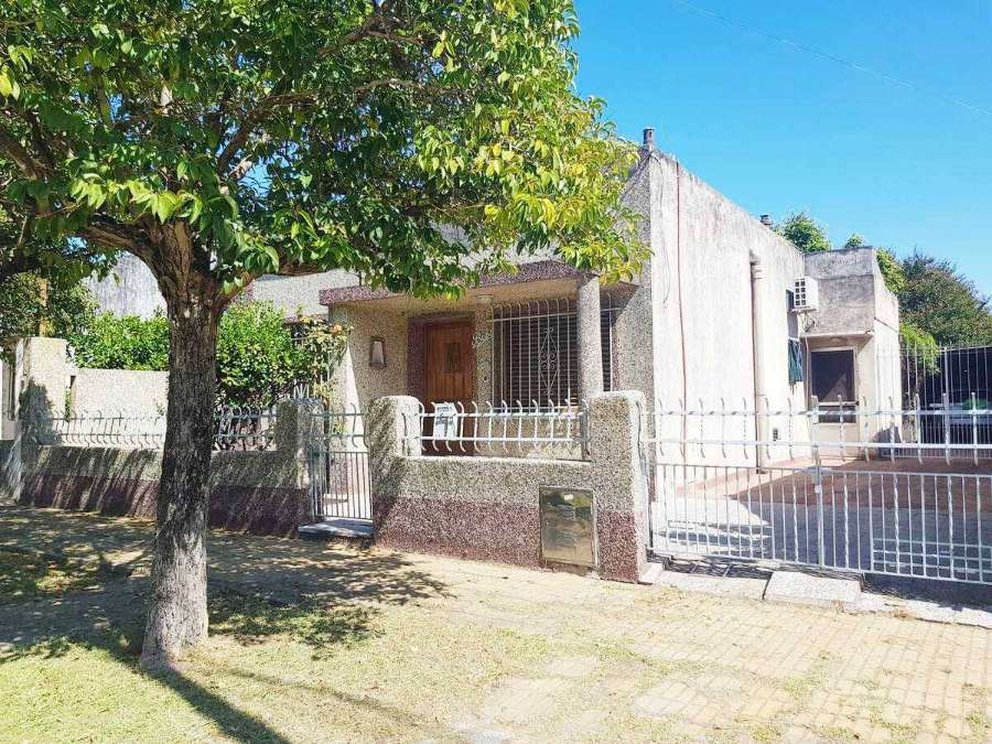 Venta De Casa 3 Ambientes Con Patio Y Cochera En Lomas De Zamora - Casa en Venta en Lomas de Zamora con 2 dorm., 3 amb., 80 m2 cubiertos y 330 m2 totales - imagen 8