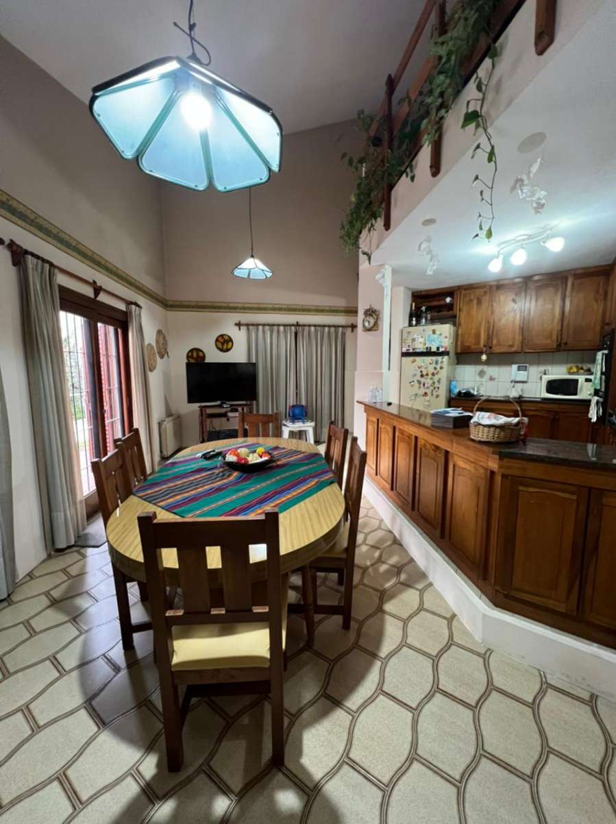 Vendo Casa En Barrio Atte - Casa en Venta en Río Cuarto con 3 dorm., 6 amb., 221 m2 cubiertos y 580 m2 totales - imagen 5