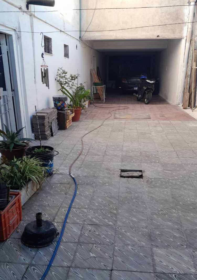 Casa disponible en Las Heras · dueño directo · 4 o más dorm · 3 cocheras · 400 m² de lote - Imagen 3