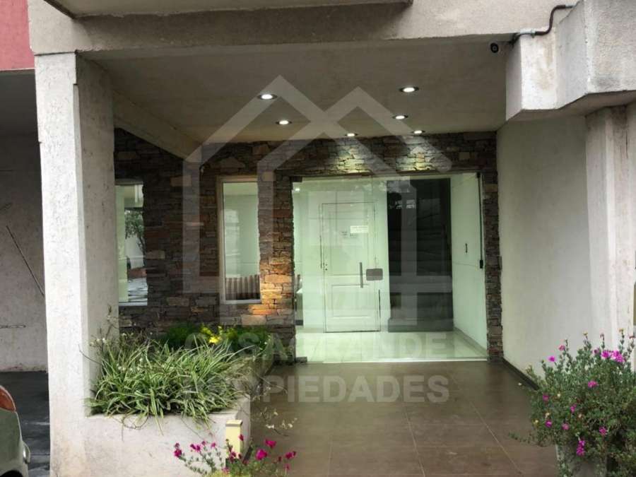 Av. Perón 1450, Villa Sarmiento