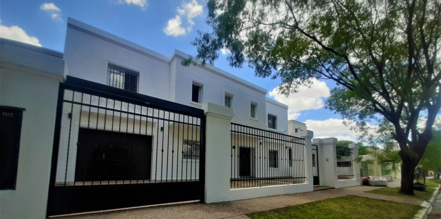 Casa en Venta en Córdoba con 4 dorm., 6 amb., 210 m2 cubiertos y 382 m2 totales - imagen 1