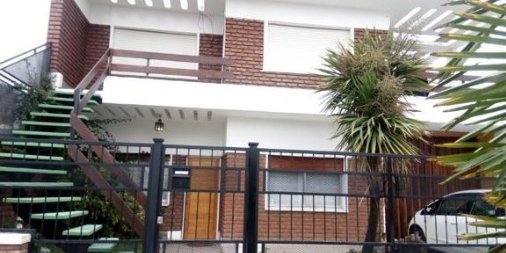 Casa en Venta en Trelew con 4 dorm., 250 m2 cubiertos y 350 m2 totales - imagen 1