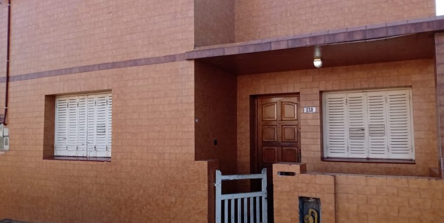 Casa en Venta en Quilmes con 2 dorm., 3 amb., 78 m2 cubiertos y 192 m2 totales - imagen 1