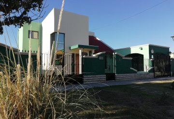 Casa única en San Martin en Venta · barrio con seguridad · dueño directo · 4 o más dorm · cochera - Imagen 1