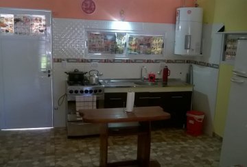 Casa disponible en San Clemente del Tuyu · dueño directo · 2 dorm · 3 cocheras · 425 m² de lote - Imagen 3