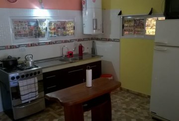 Casa disponible en San Clemente del Tuyu · dueño directo · 2 dorm · 3 cocheras · 425 m² de lote - Imagen 4