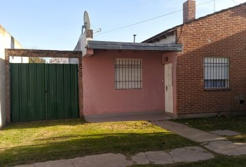 Casa en Venta en Las Flores, · dueño directo · 2 dorm · cochera · 324 m² de lote - Imagen 3