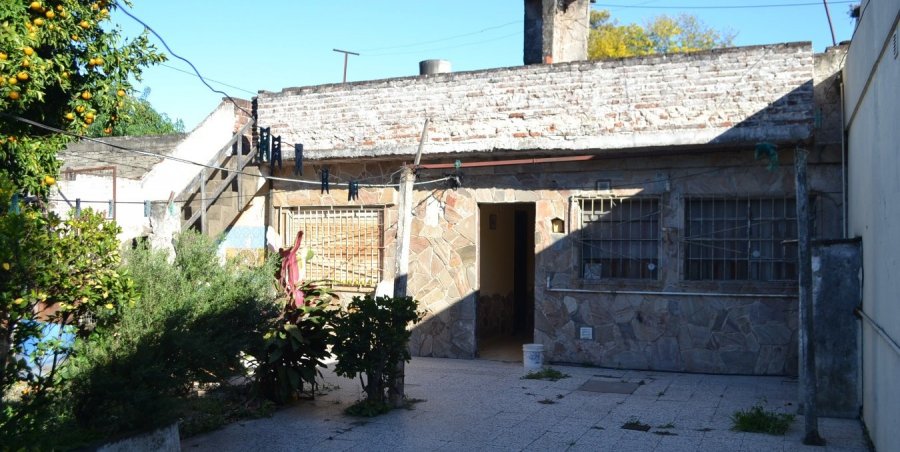 Casa De 3 Dormitorios Con Patio En Pasaje Echevarria 542 - Casa en Venta en Rosario con 3 dorm., 4 amb., 96 m2 cubiertos y 221 m2 totales - imagen 8