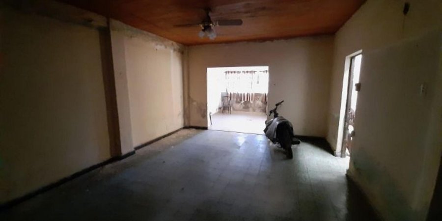 Casa De 3 Dormitorios Con Patio En Pasaje Echevarria 542 - Casa en Venta en Rosario con 3 dorm., 4 amb., 96 m2 cubiertos y 221 m2 totales - imagen 3