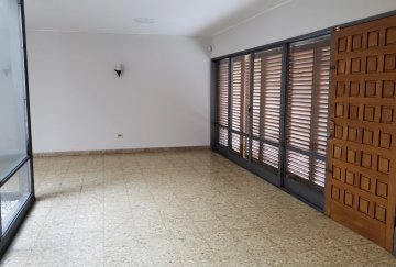 Casa en Venta en Córdoba con 3 dorm y 3 cocheras - Imagen 3