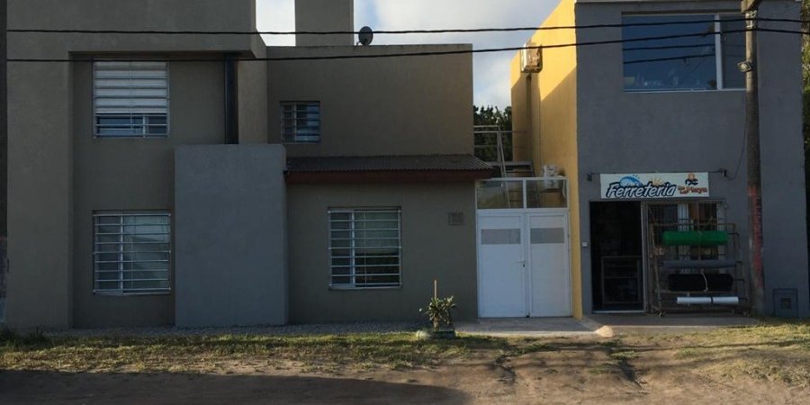 Casa En Venta Con Local Comercial - Casa en Venta en Necochea con 4 dorm., 5 amb., 200 m2 cubiertos y 225 m2 totales - imagen 1