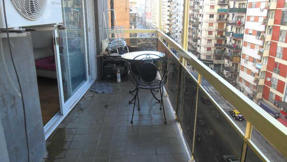 4 ambientes con dependencia balcon y cochera - Imagen 4