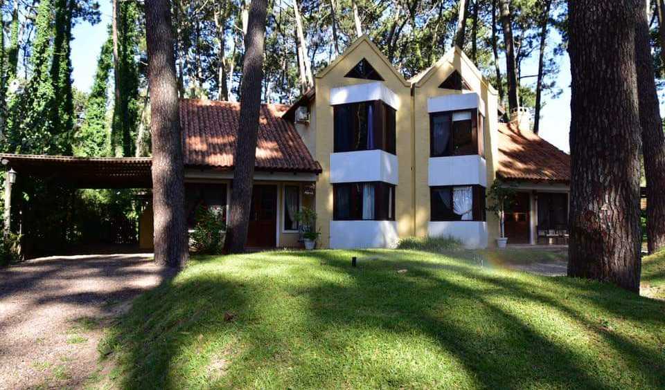 Casa en Venta en Uruguay · barrio privado · dueño directo · 3 dorm · 2 cocheras - Imagen 1