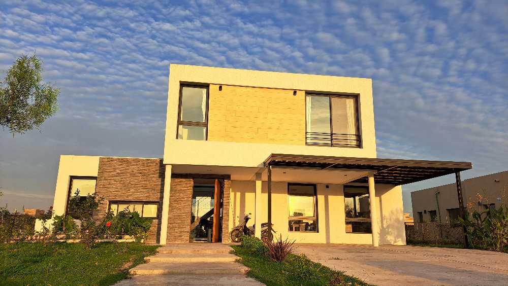 Casa disponible para la en Venta en Canning · barrio privado · dueño directo · 3 dorm · 2 cocheras - Imagen 1